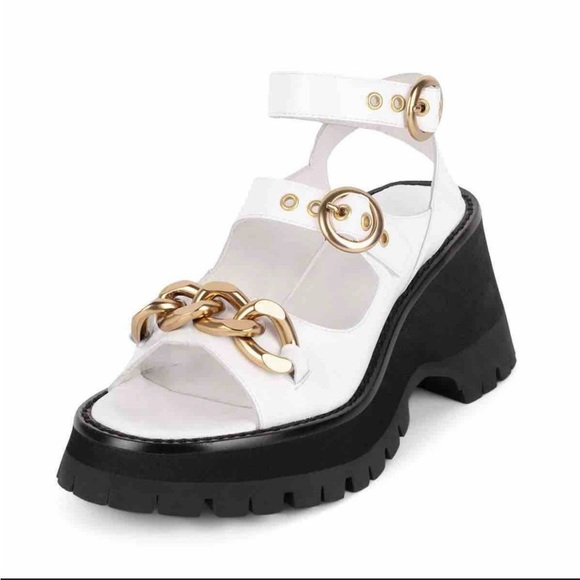 Jeffrey Campbell, white white sandals with Gold chain. Sz 6.5 NWT Anthropology - Picture 9 of 14